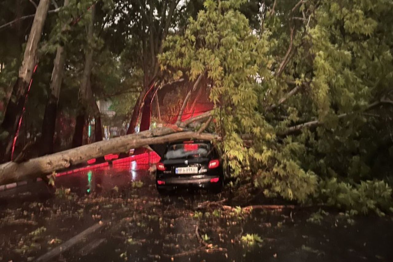 وزش باد شدید و گردوخاک در انتظار تهرانیها وزش باد شدید و گردوخاک در انتظار تهرانیها