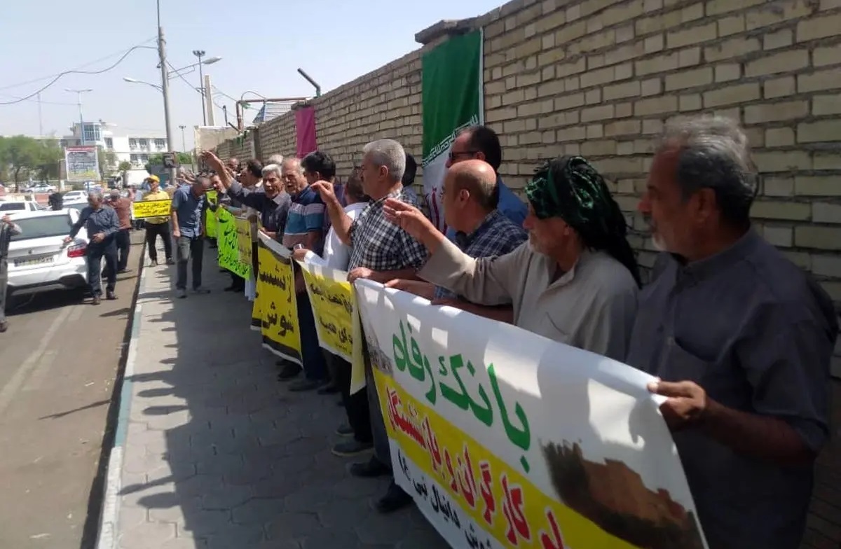 اعتراض بازنشستگان در شوش و اهواز؛ سفرهها آب رفت اعتراض بازنشستگان در شوش و اهواز؛ سفرهها آب رفت