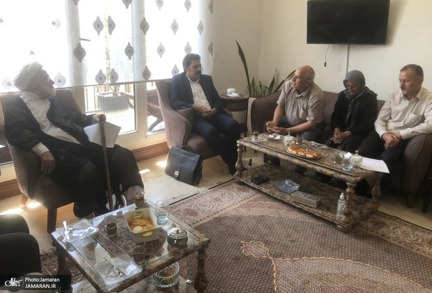 درخواست مهدی کروبی از رئیس عدلیه؛ به پرونده «پخشان عزیزی» و «شریفه محمدی» توجه کنید درخواست مهدی کروبی از رئیس عدلیه؛ به پرونده «پخشان عزیزی» و «شریفه محمدی» توجه کنید