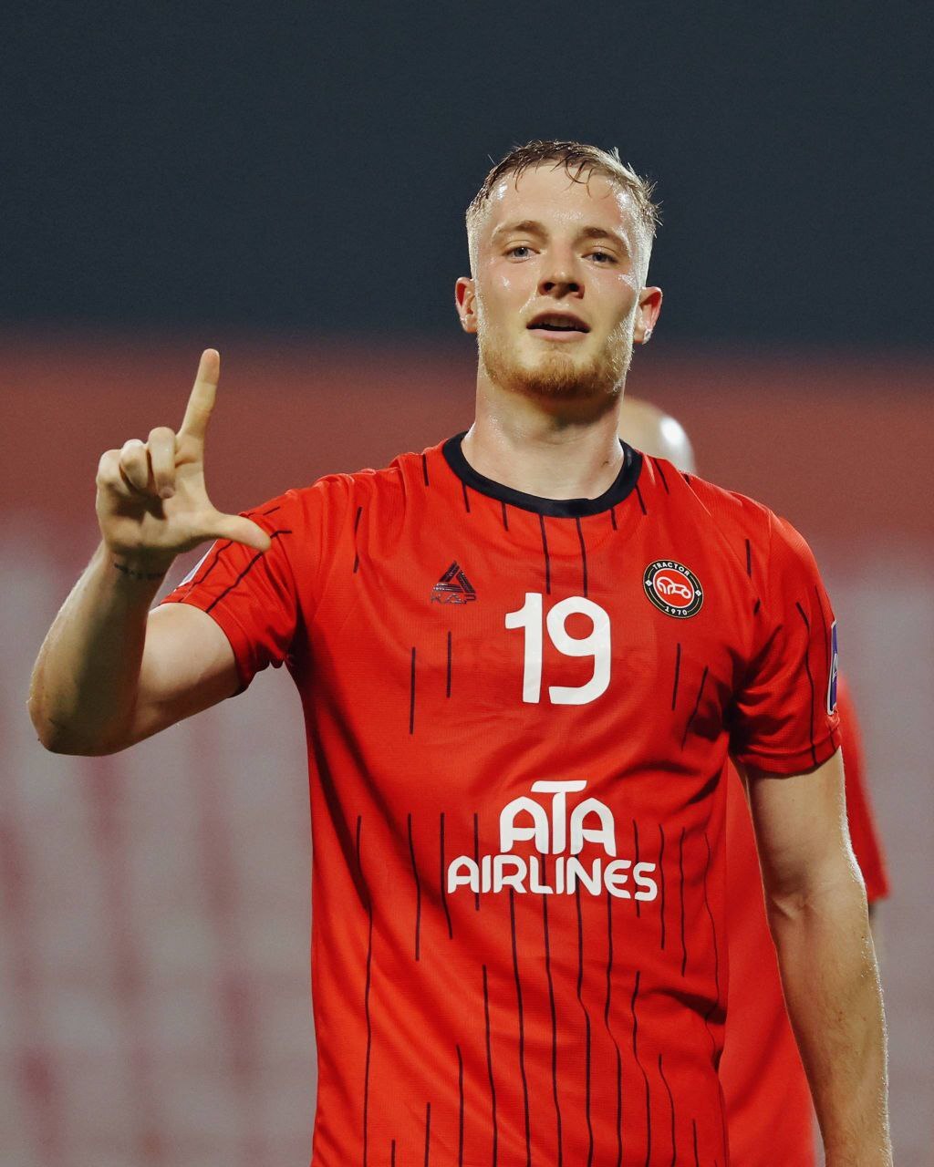 شباب الاهلی ۱ - ۱ تراکتور؛ یک امتیاز، ده نفره شباب الاهلی ۱ - ۱ تراکتور؛ یک امتیاز، ده نفره