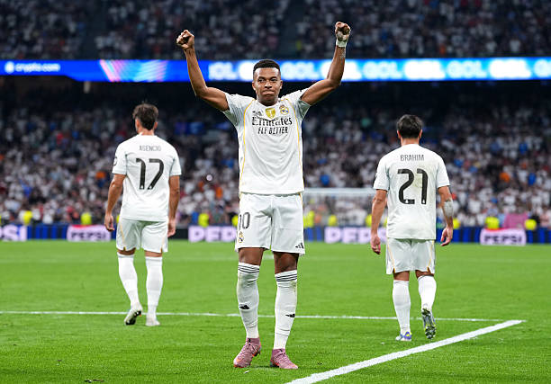 فرار رئال با دو پنالتی و گلباران در تورین