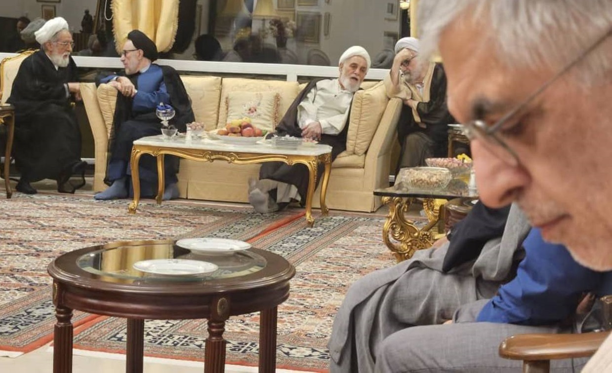 دیدار چهرههای سیاسی؛ حضور خاتمی و نگرانی کروبی از شرایط کشور +عکس دیدار چهرههای سیاسی؛ حضور خاتمی و نگرانی کروبی از شرایط کشور +عکس