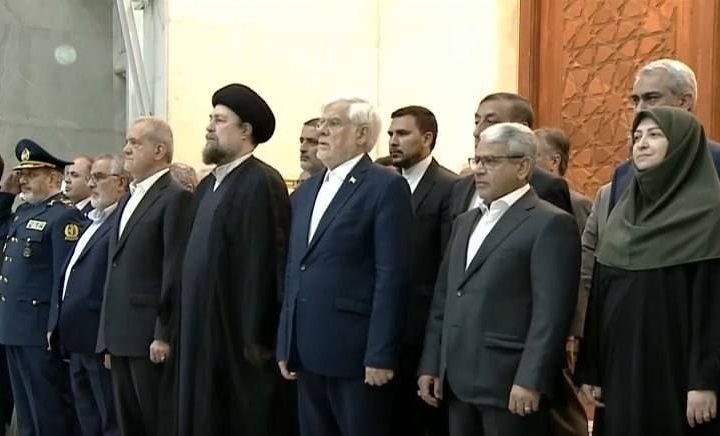 تجدید میثاق پزشکیان و اعضای دولت با آرمانهای امام +ویدیو تجدید میثاق پزشکیان و اعضای دولت با آرمانهای امام +ویدیو