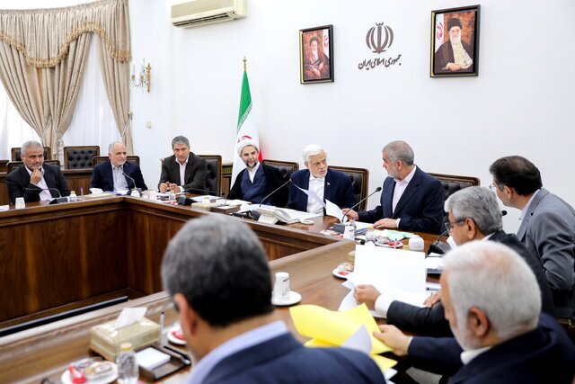 عارف: مسیر خدمترسانی به مردم با هماهنگی سه قوه هموارتر میشود عارف: مسیر خدمترسانی به مردم با هماهنگی سه قوه هموارتر میشود