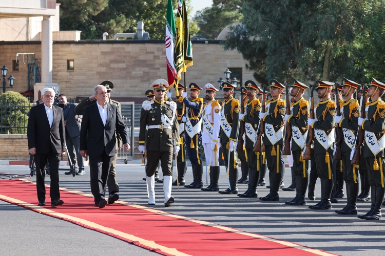 پزشکیان راهی تیانجین چین شد؛ این سفر بسیار مهم است پزشکیان راهی تیانجین چین شد؛ این سفر بسیار مهم است
