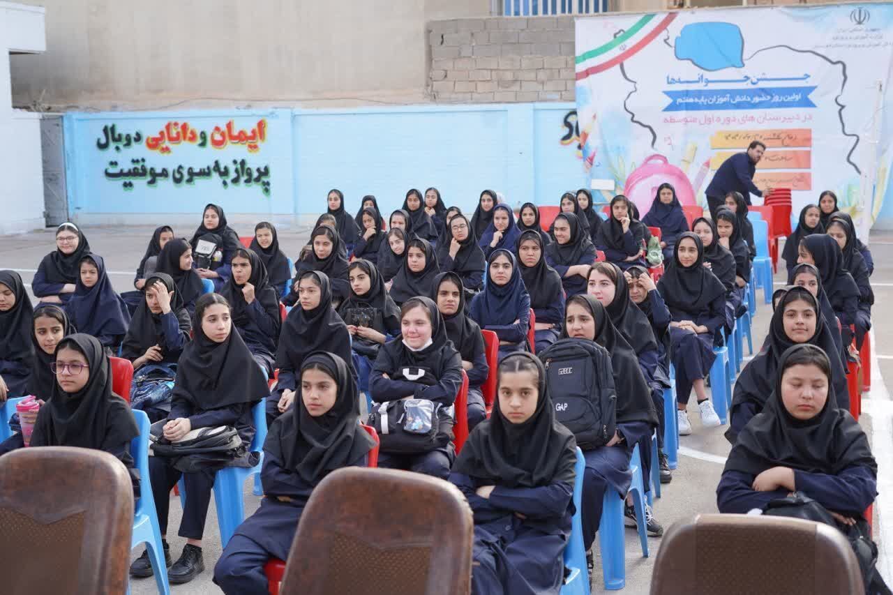 ۱۶ میلیون دانشآموز وارد کلاسهای درس شدند ۱۶ میلیون دانشآموز وارد کلاسهای درس شدند