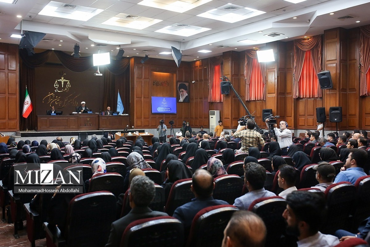 وکیل شکات: گستره جنایات گروهک منافقین به وسعت مردم ایران است وکیل شکات: گستره جنایات گروهک منافقین به وسعت مردم ایران است