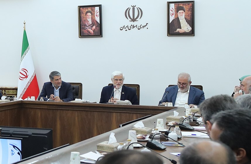 عارف: حل ناترازی آب تنها با جلسات کارشناسی امکانپذیر است عارف: حل ناترازی آب تنها با جلسات کارشناسی امکانپذیر است