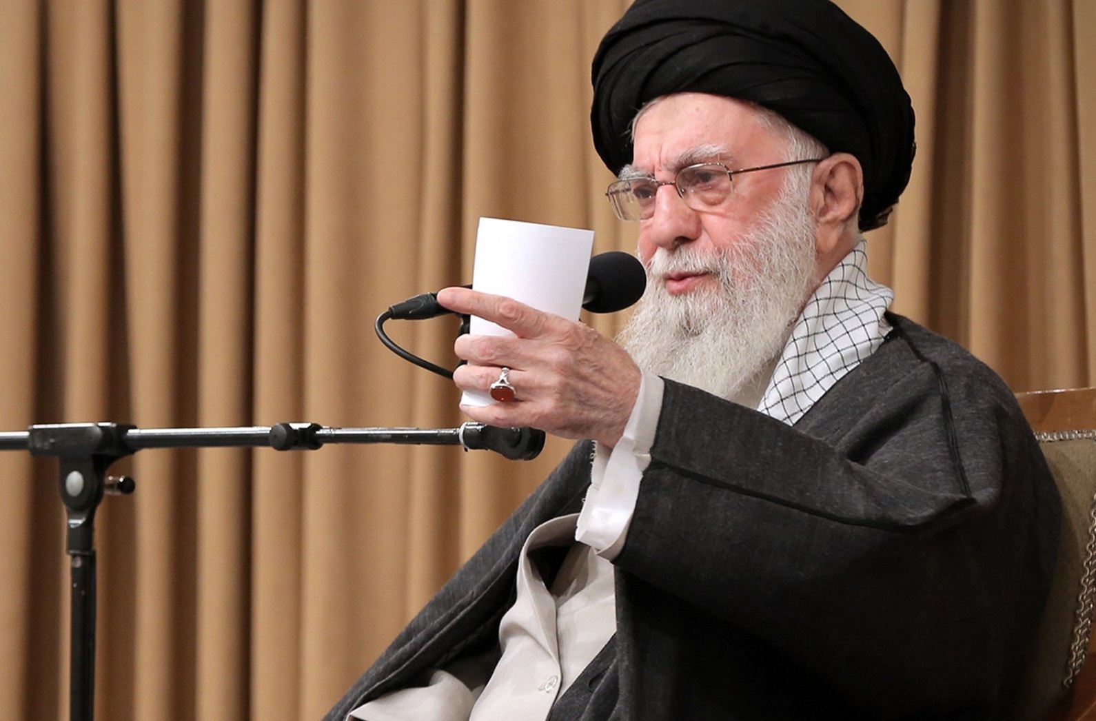 رهبر انقلاب