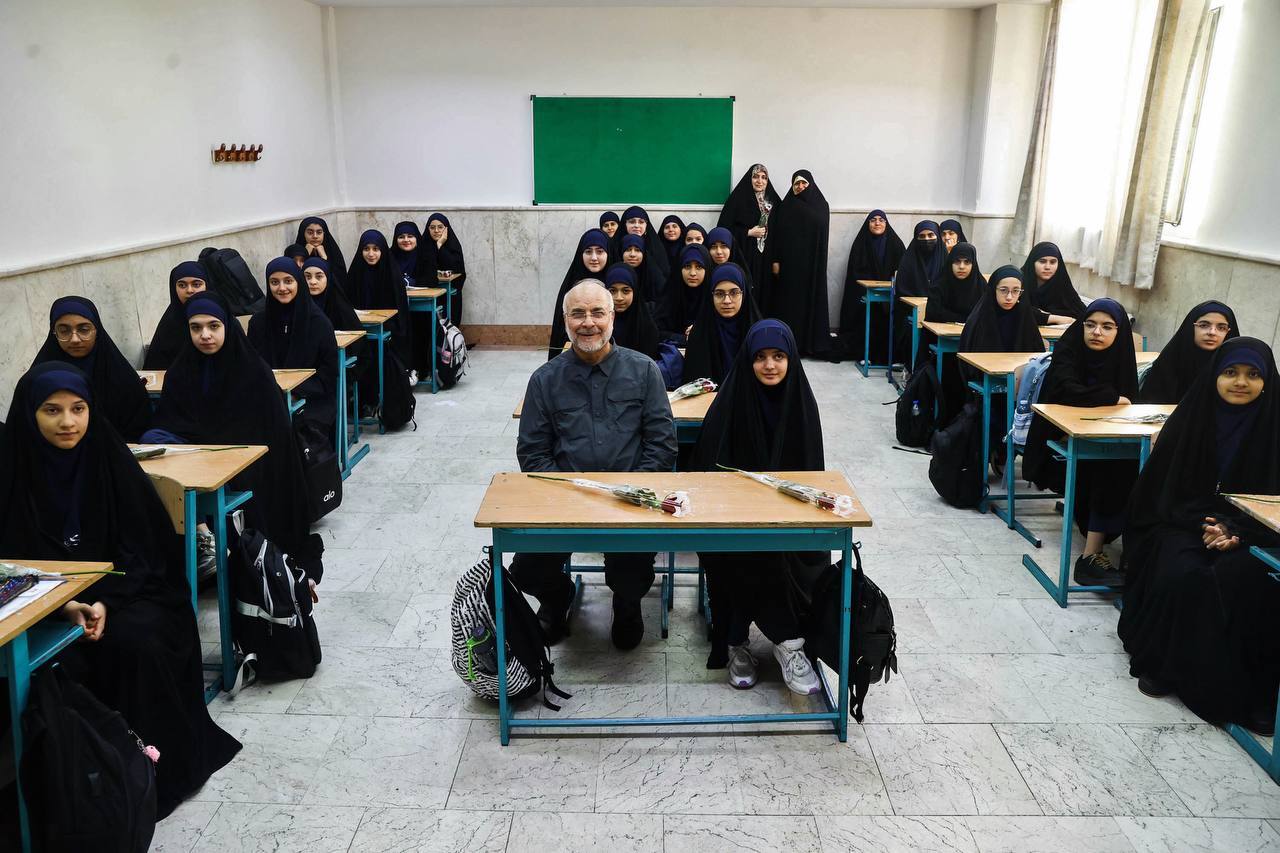 قالیباف: مسوولان باید توجه جدی به نقش دختران داشته باشند قالیباف: مسوولان باید توجه جدی به نقش دختران داشته باشند