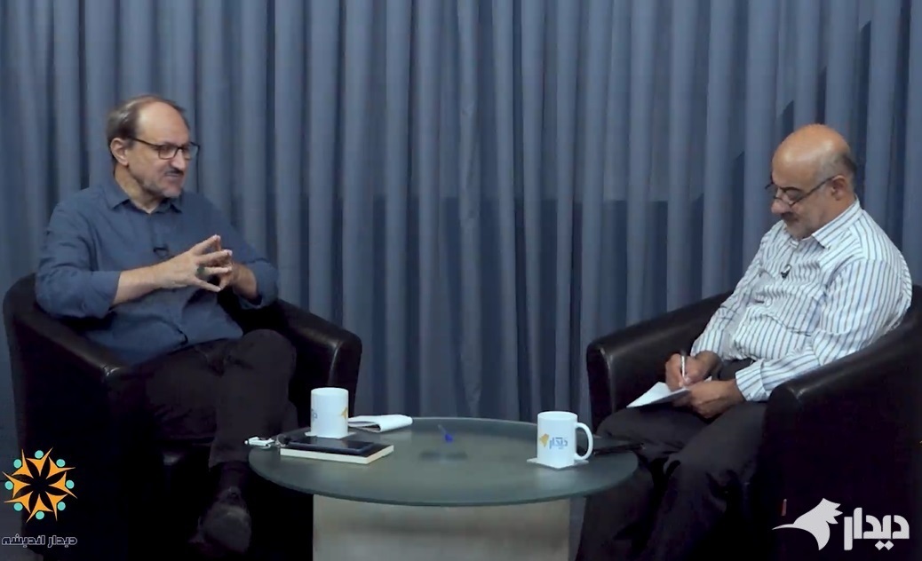 مولوی پیام‌آور عشق و زندگی و مداراست نه خشونت و نفرت/ مولوی با عشق زمختی خدای متکلمان را می‌گیرد/ مولانا یک عاشق خلاق رقصنده است که به همه پیشنهاد رقصیدن در اوج می‌کند تا بر غم و اندوه بتازند