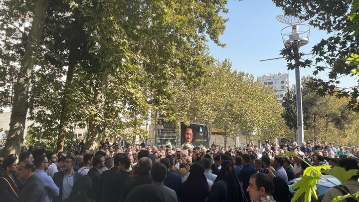 مراسم تشییع دانشجوی فقید دانشگاه تهران برگزار شد مراسم تشییع دانشجوی فقید دانشگاه تهران برگزار شد