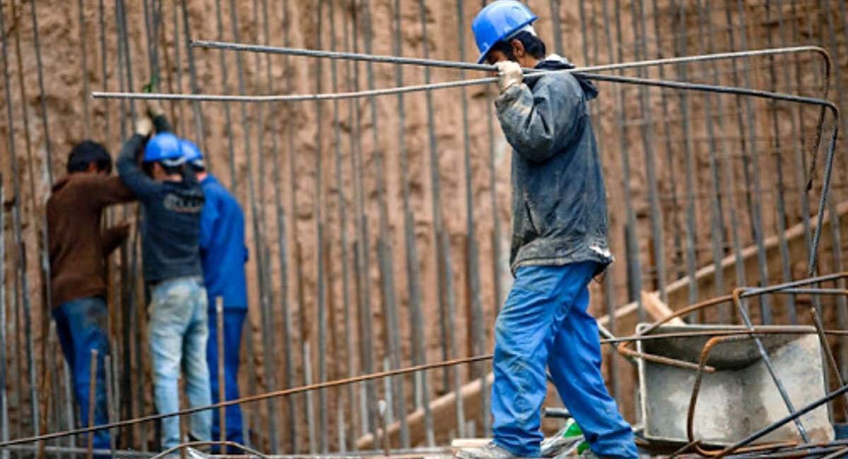 کارگر ایرانی در محاصره گرانی و تورم دورقمی کارگر ایرانی در محاصره گرانی و تورم دورقمی