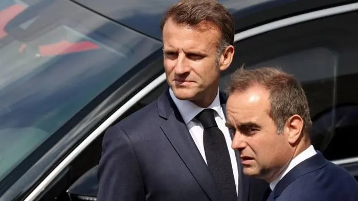 مکرون و فروپاشی در الیزه