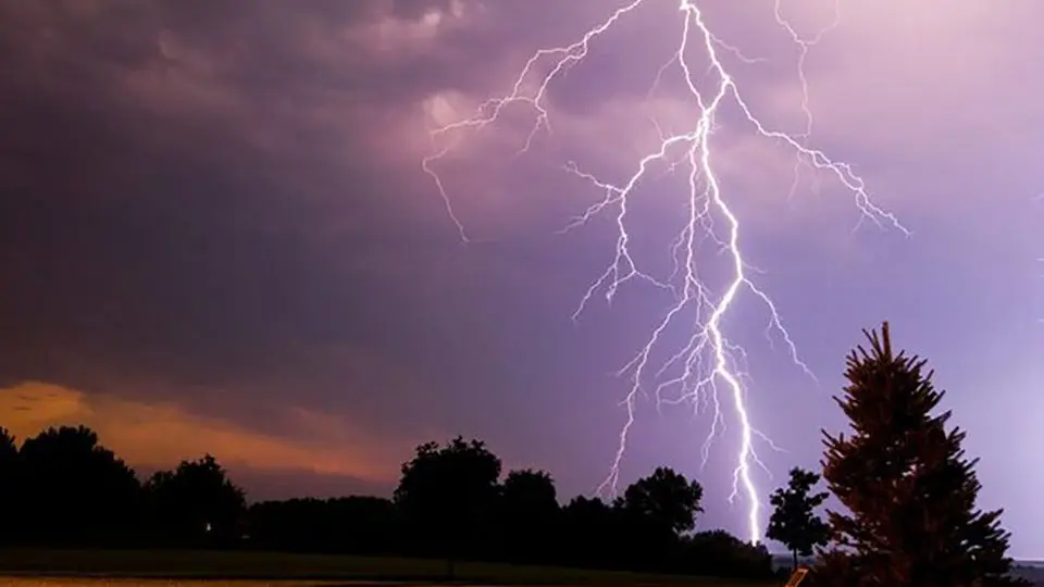 رگبار باران و رعد و برق در جنوب شرق/ تهران ۲۹ درجه رگبار باران و رعد و برق در جنوب شرق/ تهران ۲۹ درجه