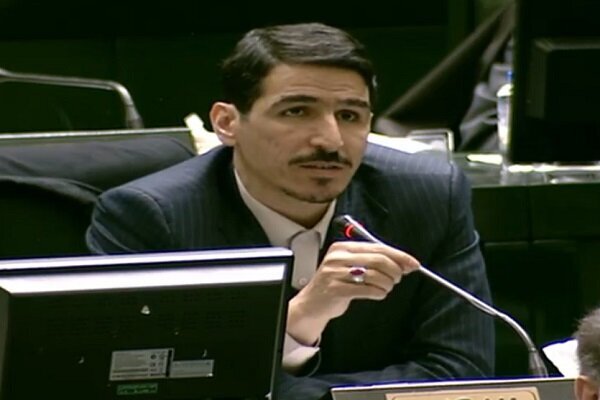 مالک شریعتی: طوری نباشد که هم چوب بخوریم، هم پیاز! مالک شریعتی: طوری نباشد که هم چوب بخوریم، هم پیاز!