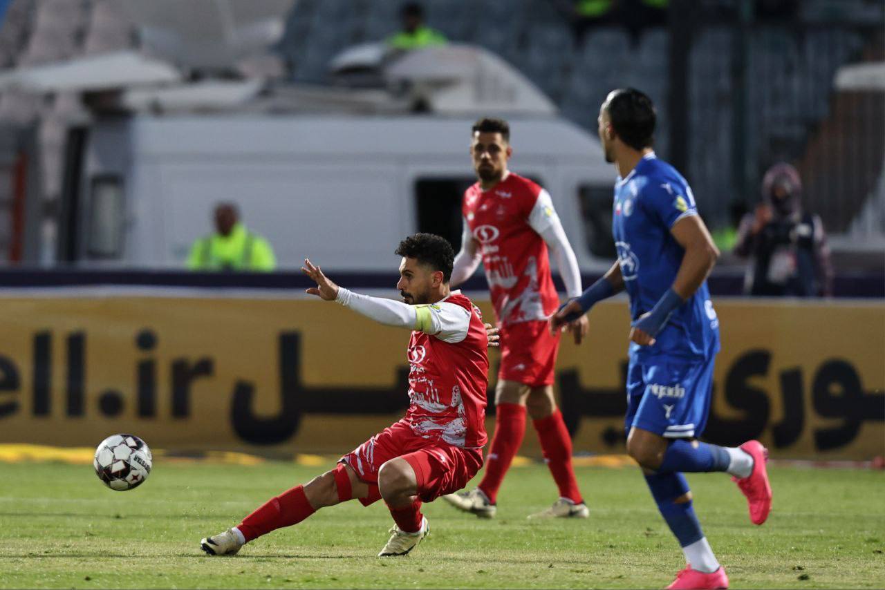 عملکرد ضعیف سرخابیها؛ یک تیم قهرمان میشود! عملکرد ضعیف سرخابیها؛ یک تیم قهرمان میشود!