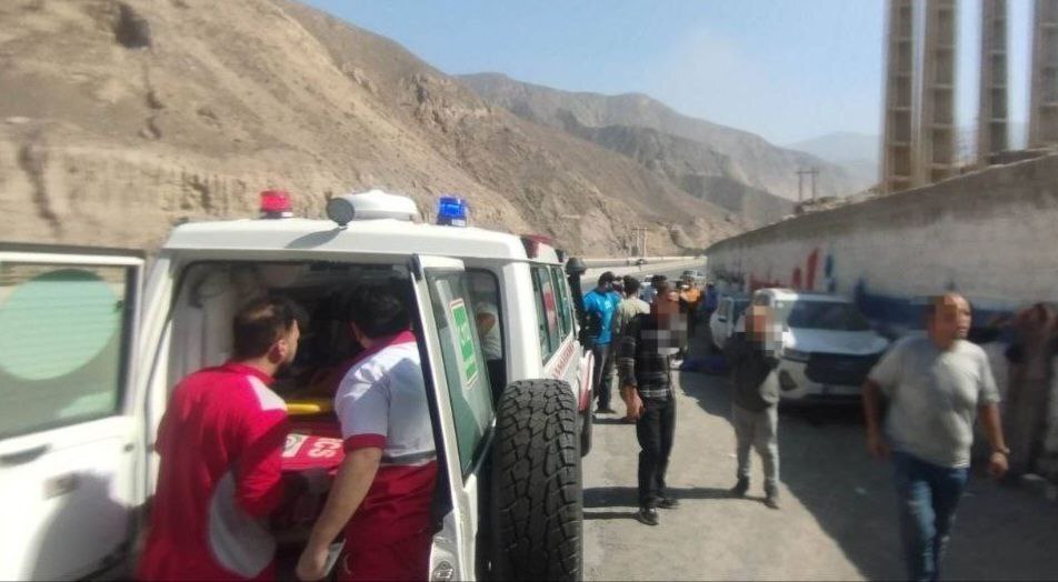 تصادف تیگو ۸ و پژو ۲۰۷ با عابرین؛ یک فوتی و ۸ مصدوم