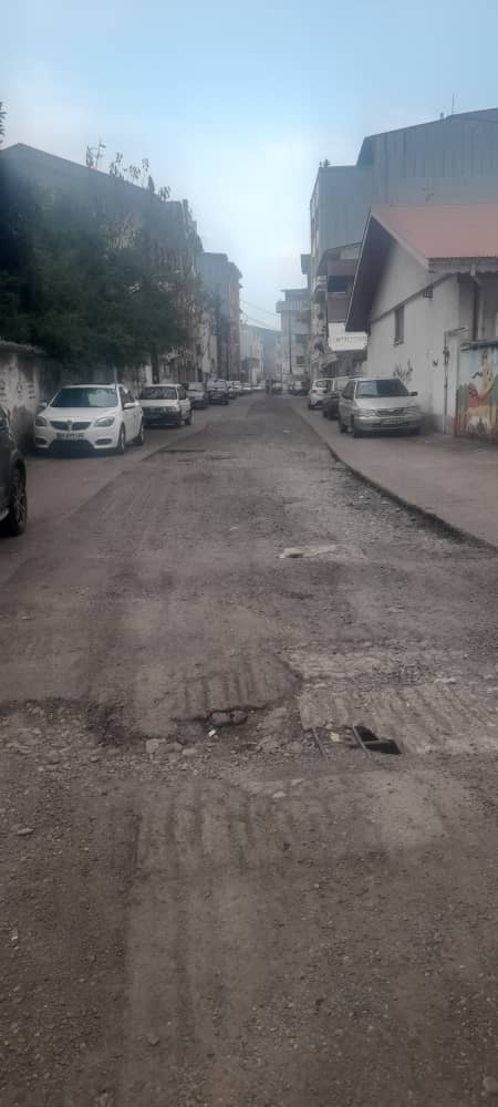 کنده کاری نیمه‌تمام و خطر انسداد آبراه‌ها ازکوچه فیاض هفتم تا نهم لاهیجان / وعده شهرداری برای ترمیم سریع آسفالت