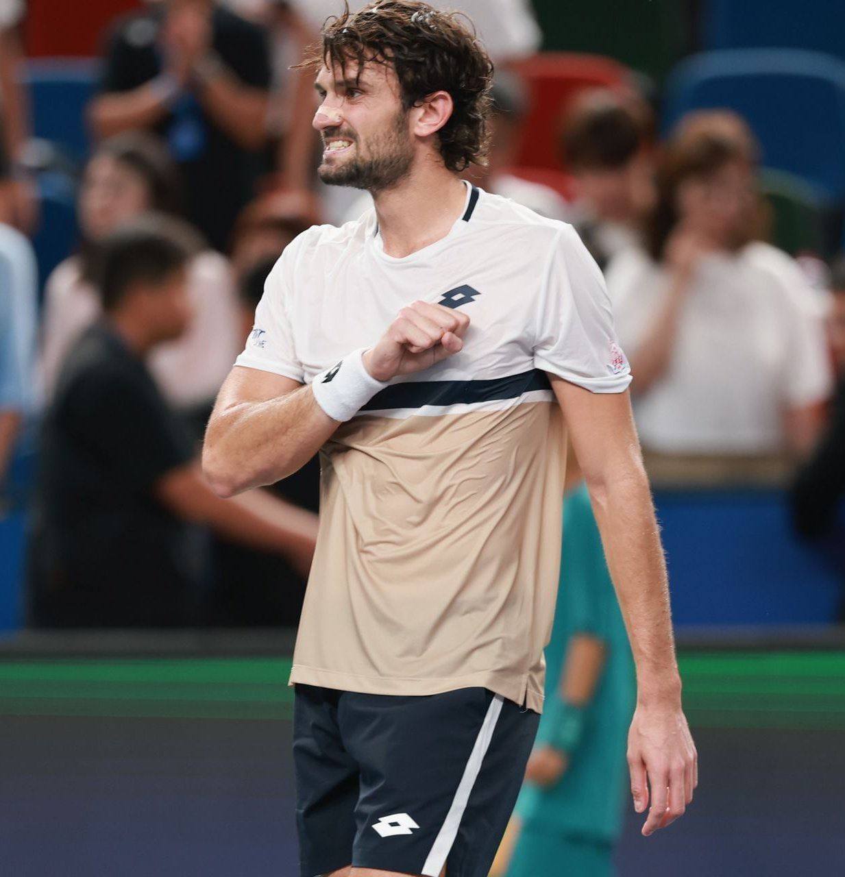 غولکشی در شانگهای؛ جوکوویچ از نفر ۲۰۴ جهان شکست خورد غولکشی در شانگهای؛ جوکوویچ از نفر ۲۰۴ جهان شکست خورد