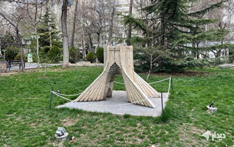 یک روز بهاری در باغ موزه هنر ایرانی