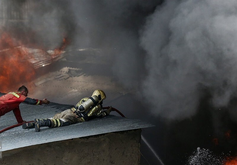 آتش‌سوزی در مجتمع تجاری اطلس درگهان مهار شد