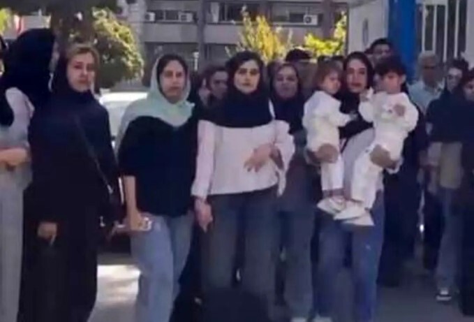 تجمع اعتراضی پرستاران علوم پزشکی کرمانشاه