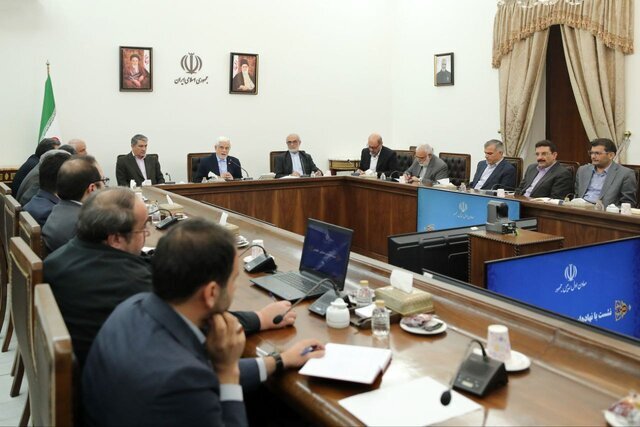 عارف: دولت چهاردهم از ابتدا با شرایط جنگی روبهرو بود عارف: دولت چهاردهم از ابتدا با شرایط جنگی روبهرو بود