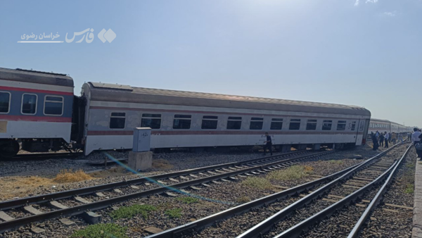 خروج قطار مسافربری از ریل در ایستگاه مشهد +عکس خروج قطار مسافربری از ریل در ایستگاه مشهد +عکس