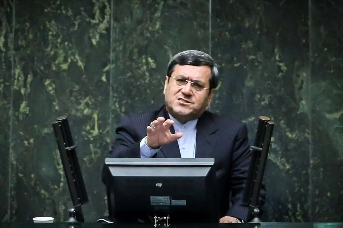 فقط در ایران طرف مقابل سرفه میکند و قیمت ارز و طلا بالا میرود! فقط در ایران طرف مقابل سرفه میکند و قیمت ارز و طلا بالا میرود!