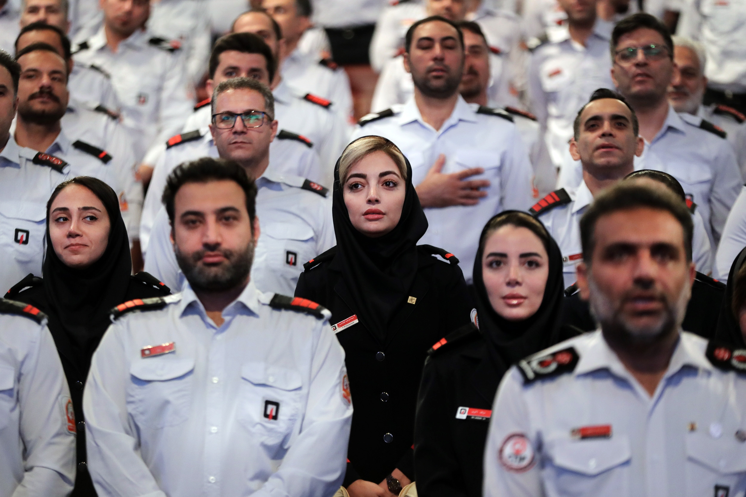 پزشکیان در لباس آتش‌نشانی؛ ما نیامده‌ایم بر مردم حکومت کنیم یا قلدری نشان دهیم