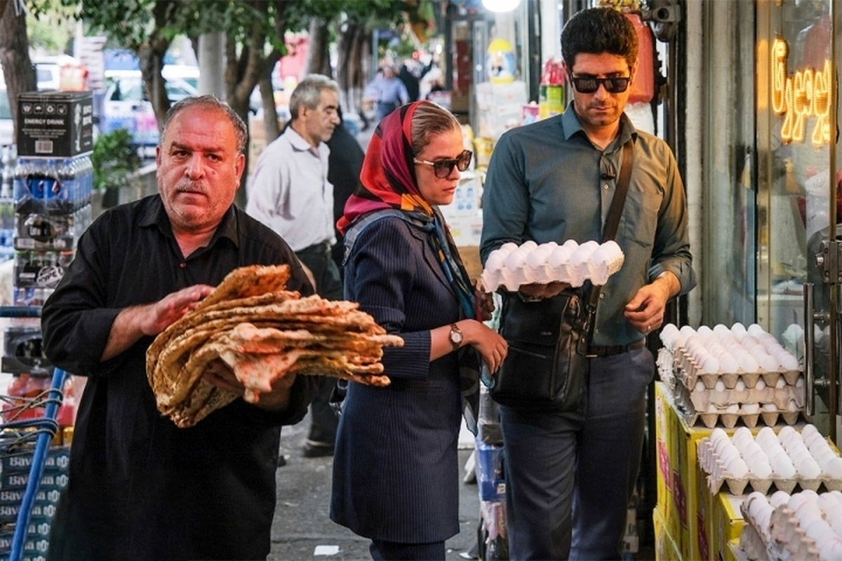 شکست دستمزدها از تورم؛ چشمانداز تاریک اقتصاد ایرانیها شکست دستمزدها از تورم؛ چشمانداز تاریک اقتصاد ایرانیها