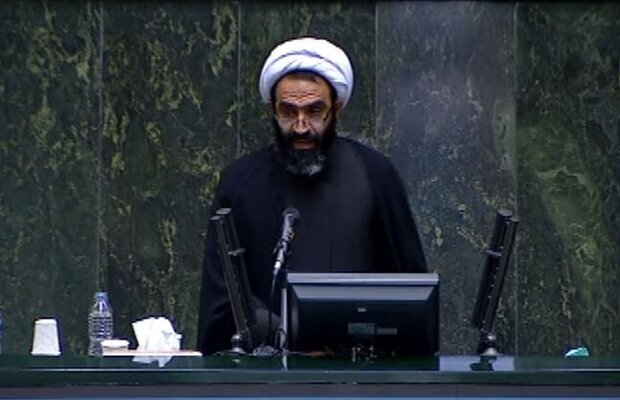 نقدعلی: قیمت مرغ کیلویی ۱۸۰ هزار تومان/ قرارگاه جنگ اقتصادی تشکیل شود!