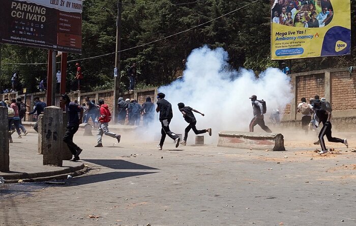 ناآرامیها در اعتراض به کمبود آب و برق؛ دولت ماداگاسکار منحل شد ناآرامیها در اعتراض به کمبود آب و برق؛ دولت ماداگاسکار منحل شد