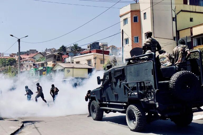 ناآرامیها در اعتراض به کمبود آب و برق؛ دولت ماداگاسکار منحل شد ناآرامیها در اعتراض به کمبود آب و برق؛ دولت ماداگاسکار منحل شد