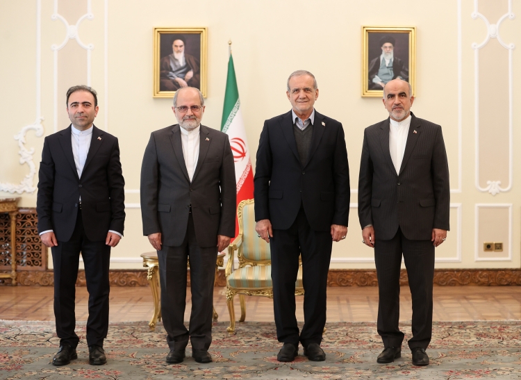 اولویت دولت، توسعه مناسبات اقتصادی است اولویت دولت، توسعه مناسبات اقتصادی است