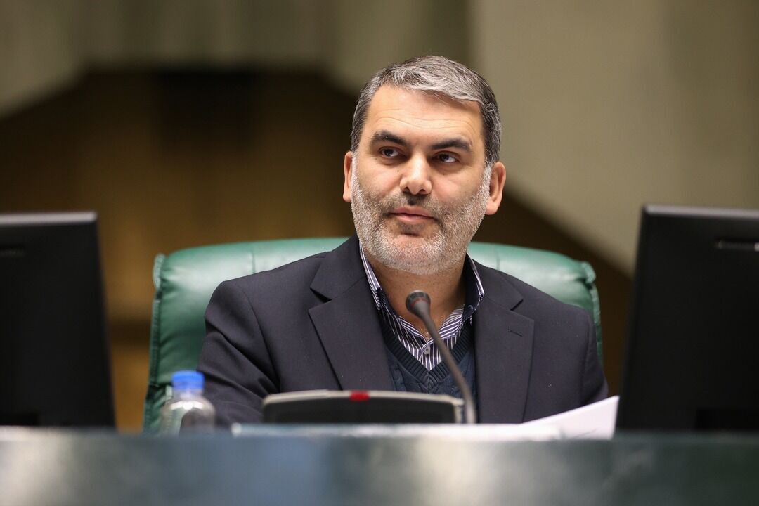 نماینده مجلس: بنزین ۵ هزار تومانی شاخص اصلی بازار میشود نماینده مجلس: بنزین ۵ هزار تومانی شاخص اصلی بازار میشود