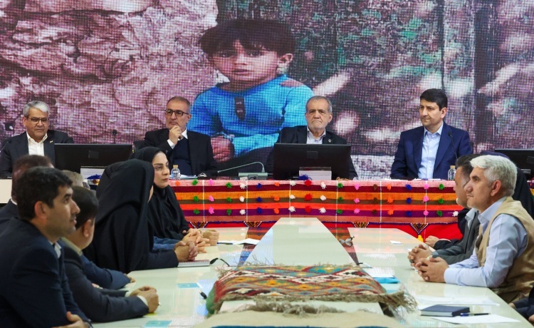 پزشکیان: مشاهده حضور مردم در ساخت مدرسه انسان را خوشحال میکند پزشکیان: مشاهده حضور مردم در ساخت مدرسه انسان را خوشحال میکند