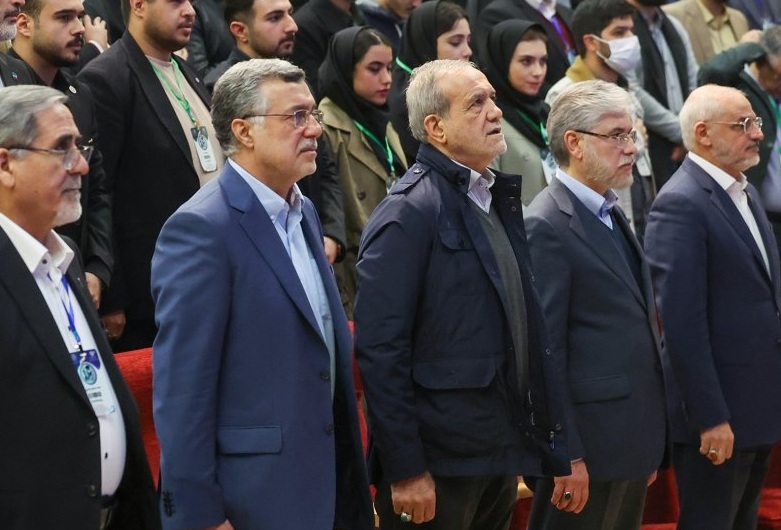 حضور پزشکیان در مراسم گرامیداشت روز دانشجو حضور پزشکیان در مراسم گرامیداشت روز دانشجو