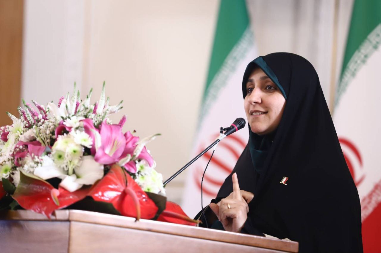 بهروزآذر: روایتی واقعی از زن ایرانی ارائه دهیم