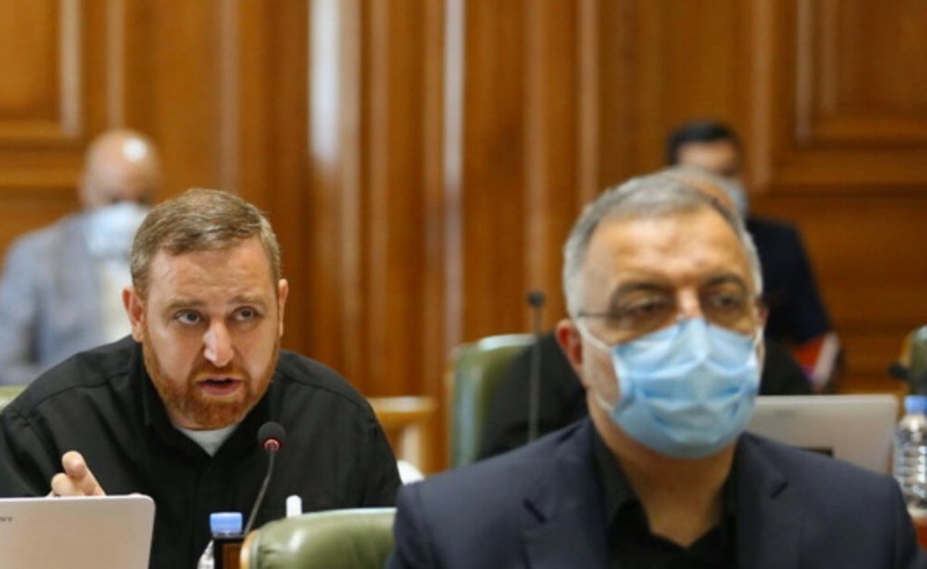 اقراریان: عکس زاکانی با عنوان «قهرمان شهر» در بیلبورد‌های تهران منتشر شده!