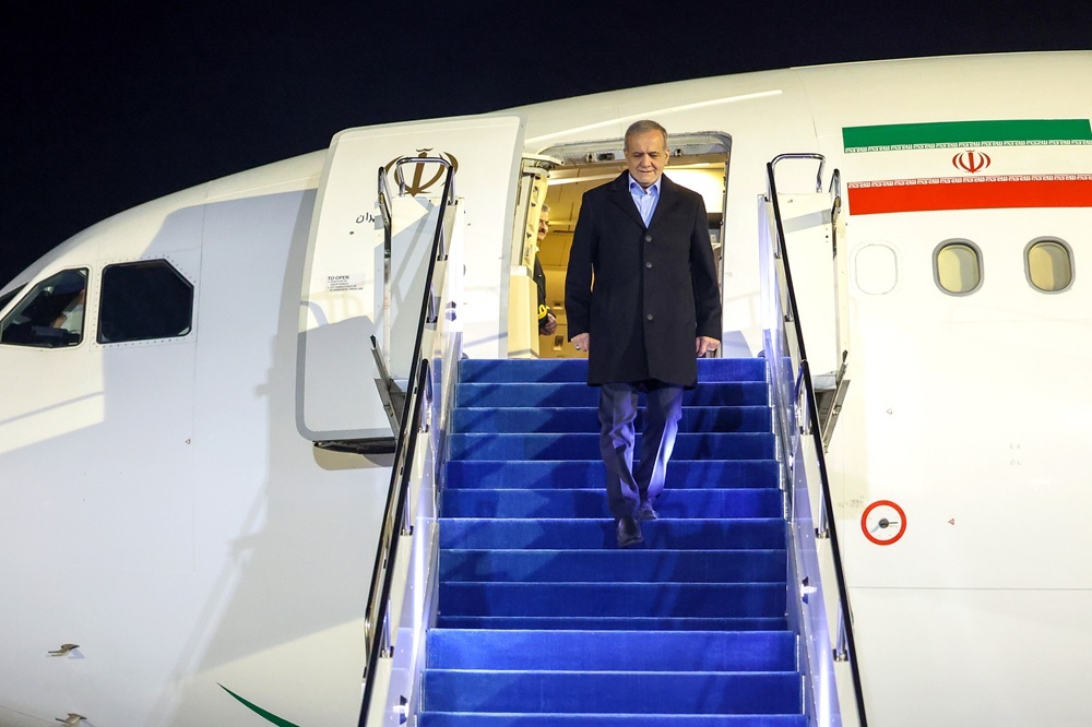 پزشکیان وارد آستانه پایتخت قزاقستان شد پزشکیان وارد آستانه پایتخت قزاقستان شد