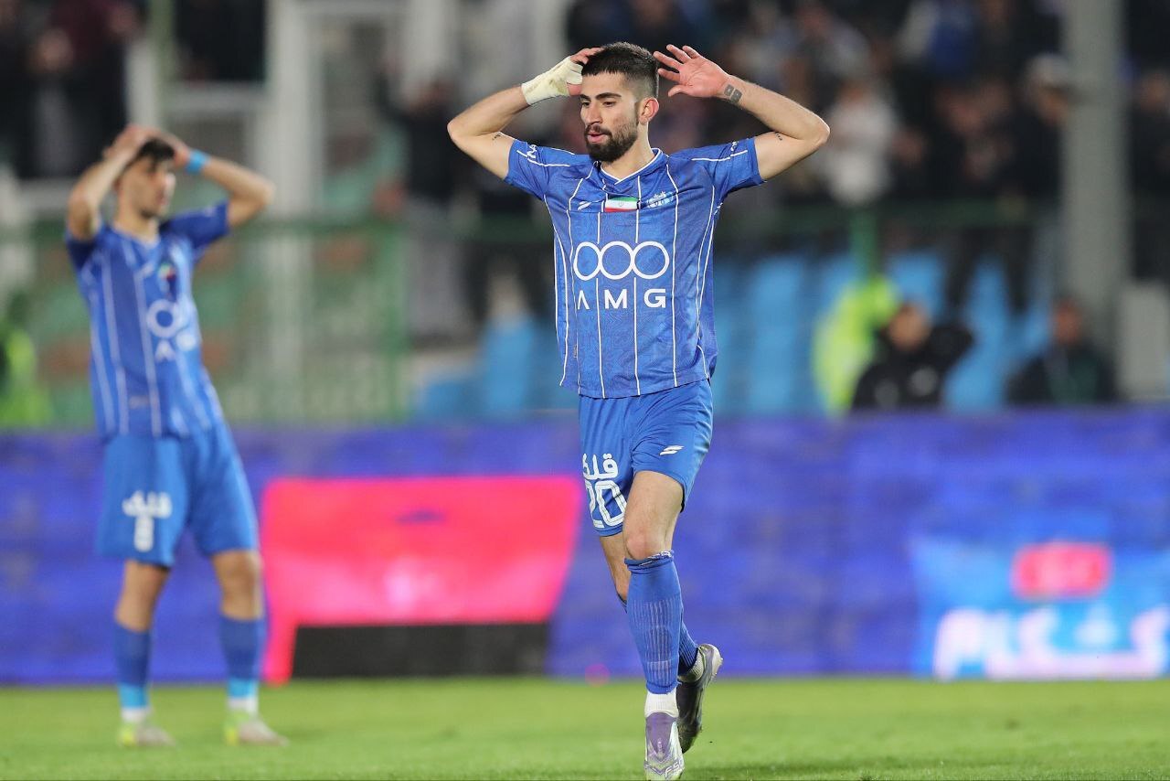 توقف بدموقع آبیها؛ صدر جدول طلایی ماند توقف بدموقع آبیها؛ صدر جدول طلایی ماند