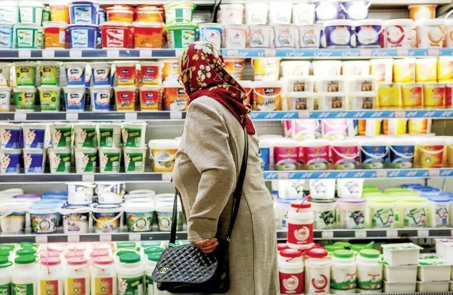 گلایه مردم از افزایش چندباره قیمت لبنیات