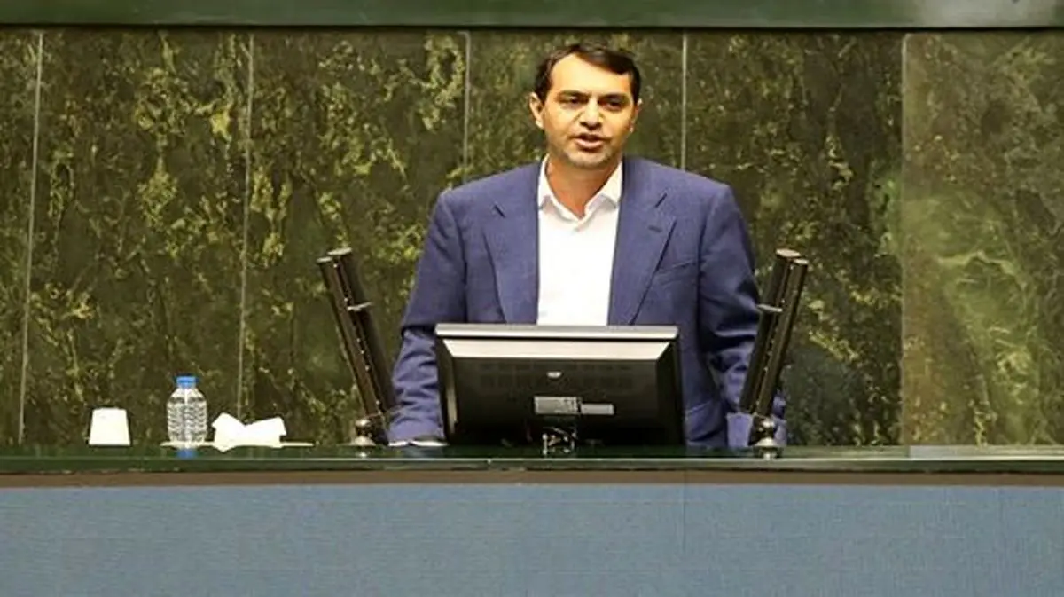 ۳ نرخیشدن بنزین زمینهساز قاچاق و فساد است/ دولت باید بنزین را تک نرخی میکرد ۳ نرخیشدن بنزین زمینهساز قاچاق و فساد است/ دولت باید بنزین را تک نرخی میکرد