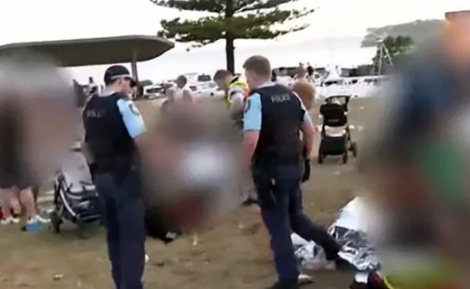 تیراندازی خونین در جشن ساحلی یهودیان در استرالیا/ ۲۰ کشته و ۱۰۰ زخمی