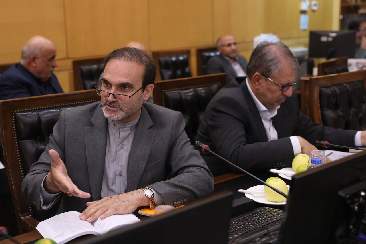 بانک مرکزی پاسخگوی آشفته بازار ارز باشد/ مردم مقصر نیستند بانک مرکزی پاسخگوی آشفته بازار ارز باشد/ مردم مقصر نیستند