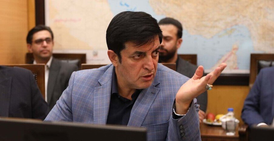 انتقاد از افزایش بی‌ضابطه قیمت ارز و طلا/ باید در برابر مردم و نمایندگان پاسخگو باشند