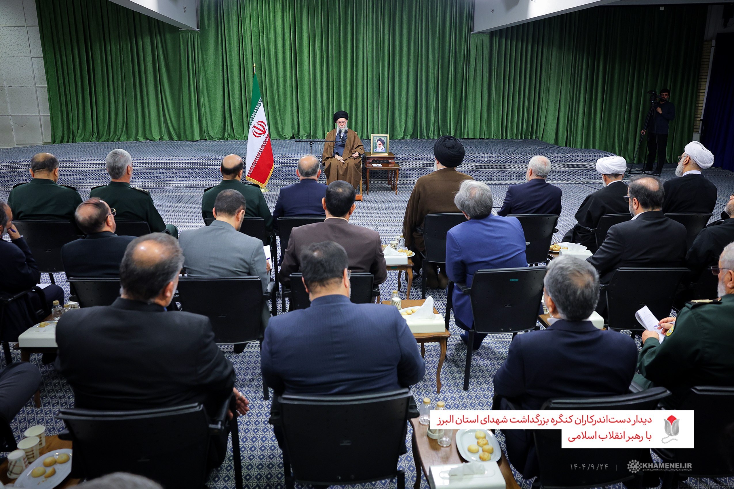 رهبر انقلاب: ارزش‌ها و انگیزه‌های شهدا باید به نسل بعد انتقال یابد