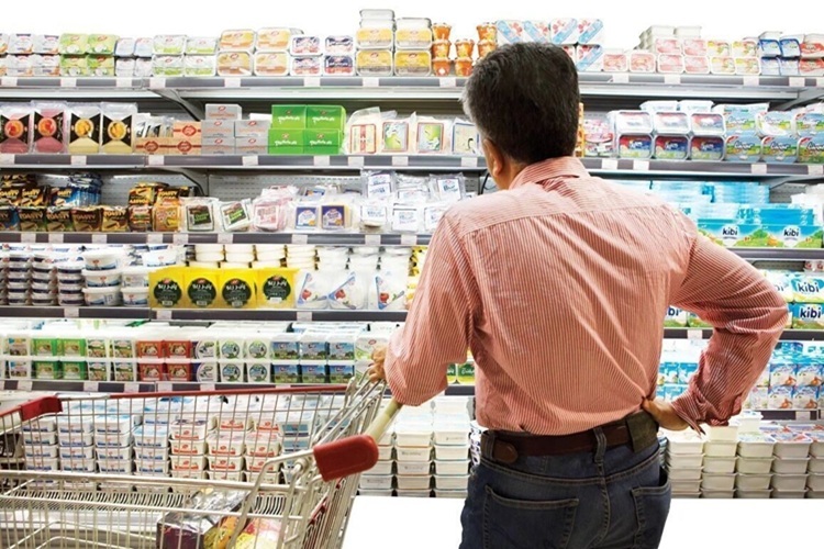 میوه و لبنیات از سفره کارگران حذف شد